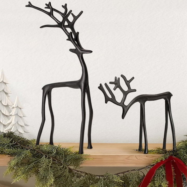 Cyralynne - Festive Reindeer Table Decor