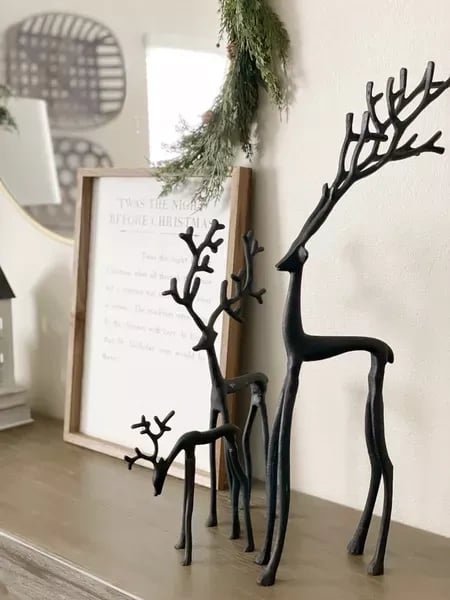 Cyralynne - Festive Reindeer Table Decor