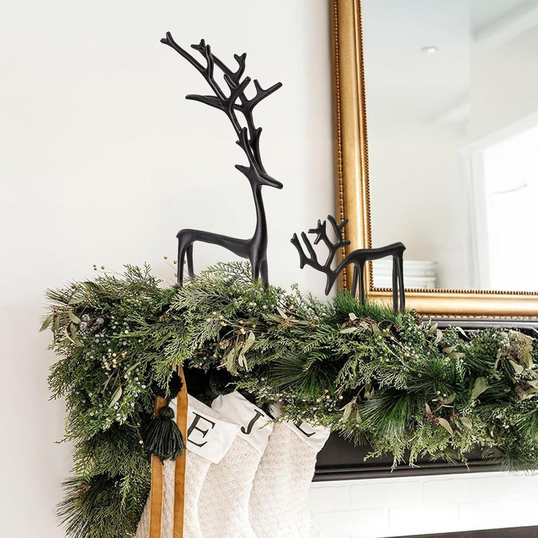 Cyralynne - Festive Reindeer Table Decor