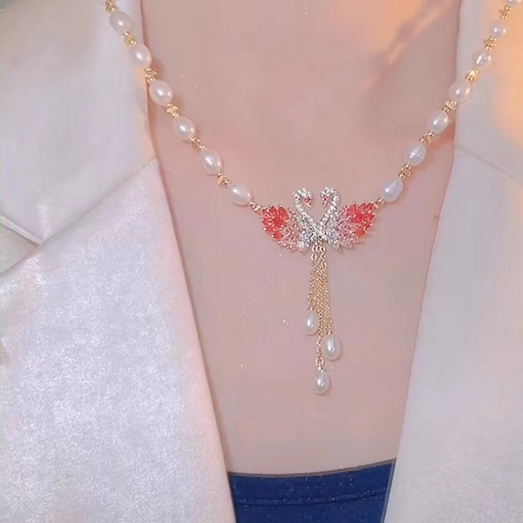 Wenisa - Swan Pendant Necklace