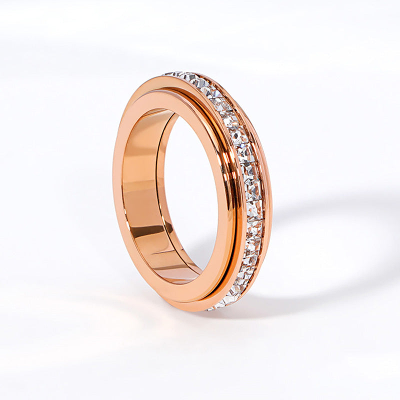 Valira - Elegant Crystal Band Ring